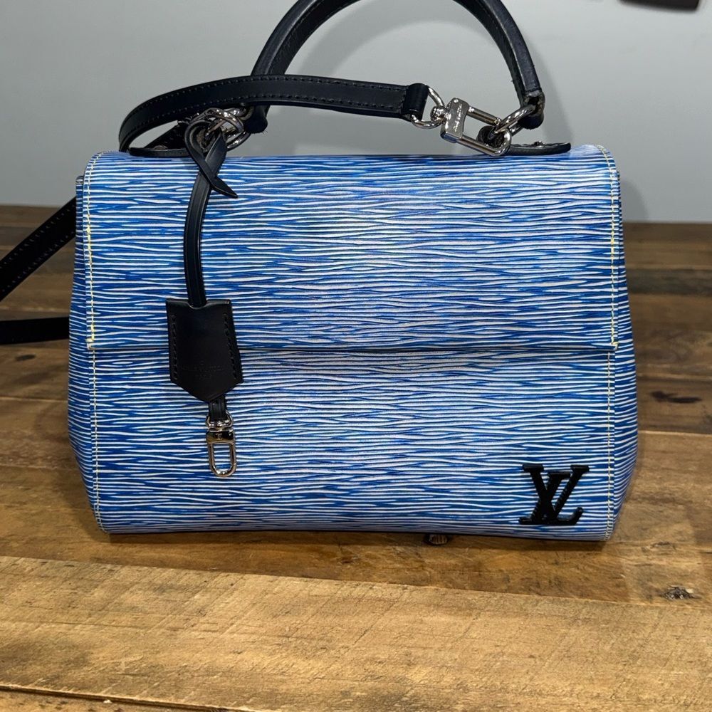 Louis Vuitton Pre-Owned
2017 Pre-Owned Louis Vuitton Epi Denim Cluny BB satchel - Picture 6 of 13